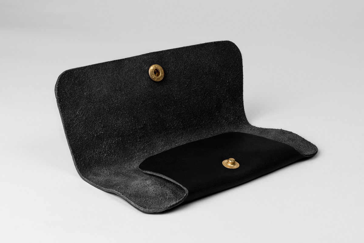 Fodral-svart-3 Glasögonfodral i svart läder från P.A.PP